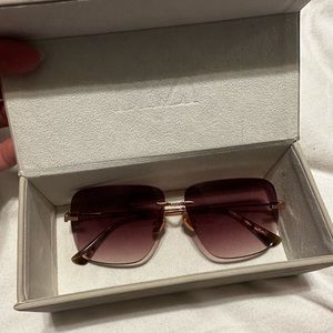 Dezi 2000s sunglasses rose gold